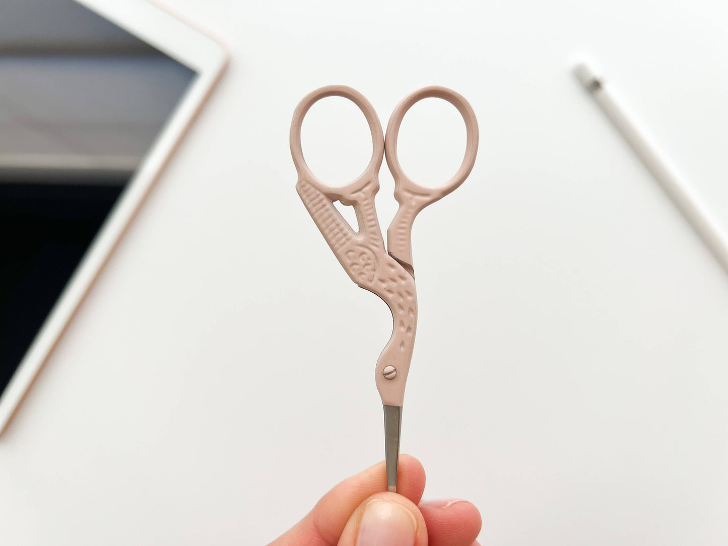 Stork Embroidery scissors: Coral pink