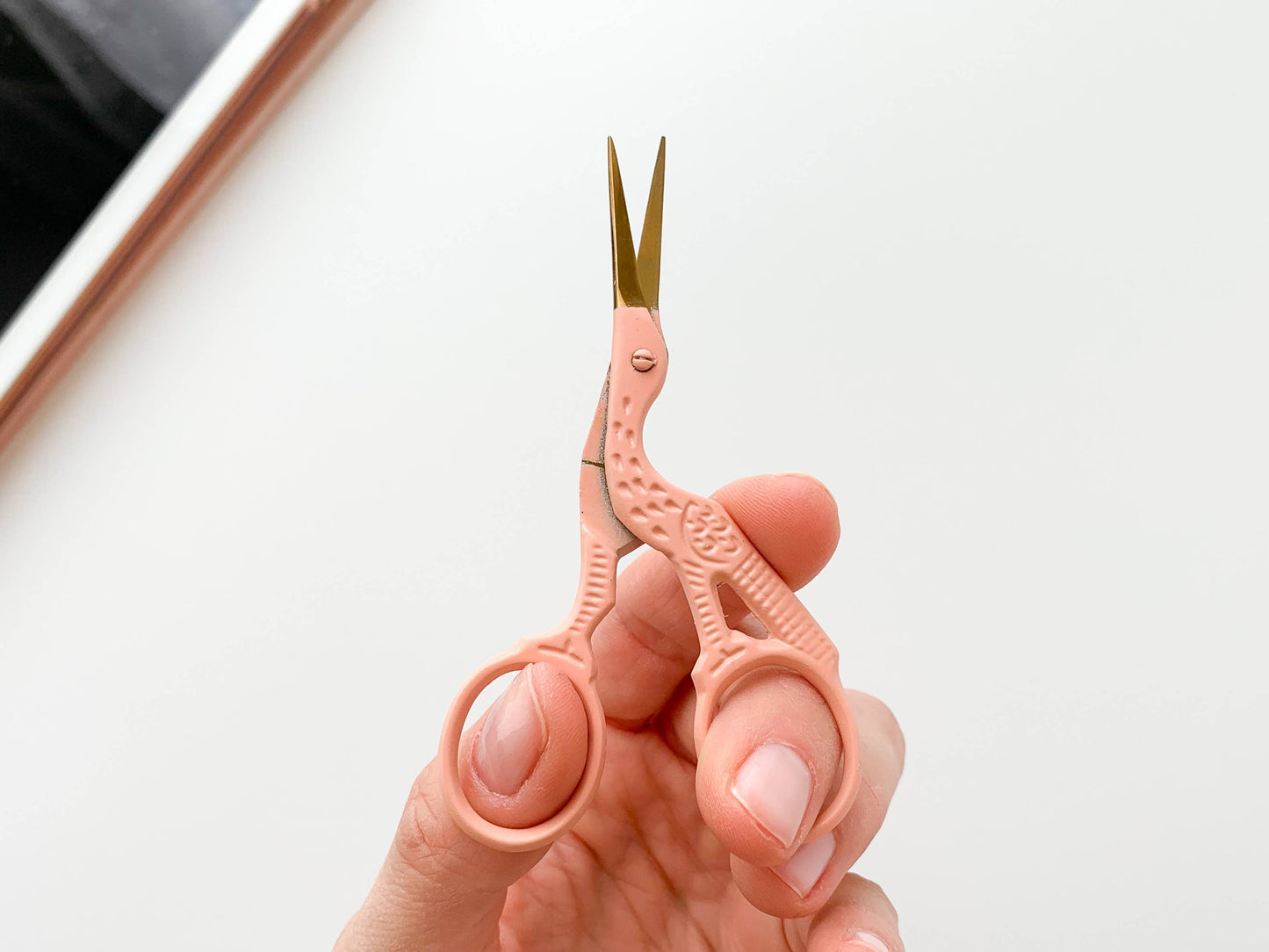 Stork Embroidery scissors: Coral pink