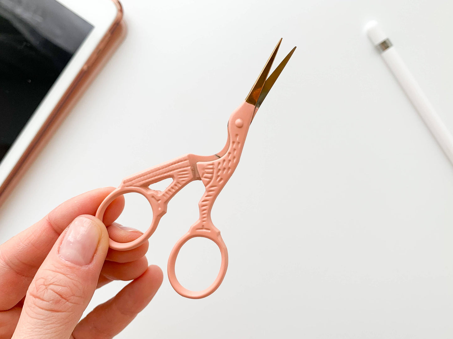 Stork Embroidery scissors: Coral pink