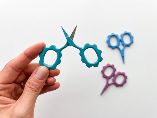 Small Embroidery Scissors: Lake