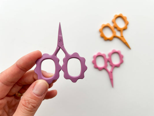 Small Flower scissors, tiny embroidery scissors: Lilac